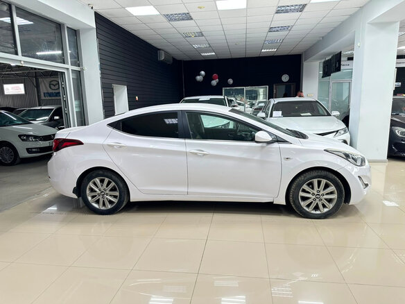 2014 Hyundai Elantra V (MD) Рестайлинг, белый - вид 3