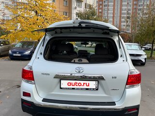 2011 Toyota Highlander II (XU40) Рестайлинг, белый, 1700000 рублей, вид 3