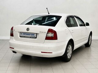 2012 Skoda Octavia II (A5) Рестайлинг, белый, 730000 рублей, вид 4