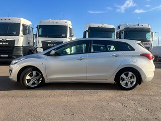2016 Hyundai i30 II Рестайлинг, серебристый, 1100000 рублей, вид 2