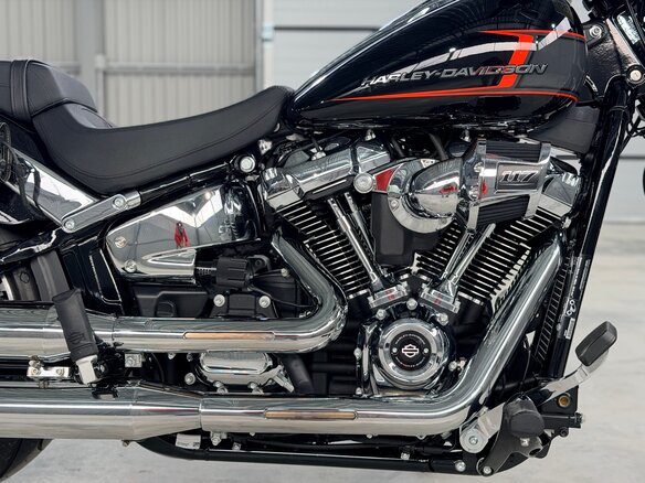 2024 Harley-Davidson Breakout, чёрный - вид 12