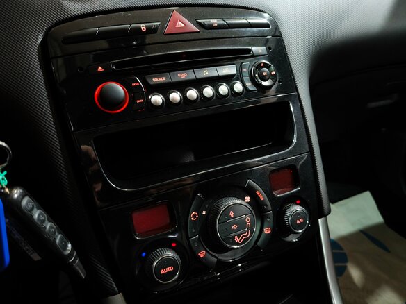 2012 Peugeot 308 I Рестайлинг, коричневый - вид 13
