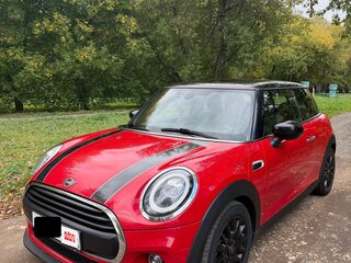 2020 Mini Hatch Cooper III (F55/F56) Рестайлинг, красный, 3500000 рублей, вид 4