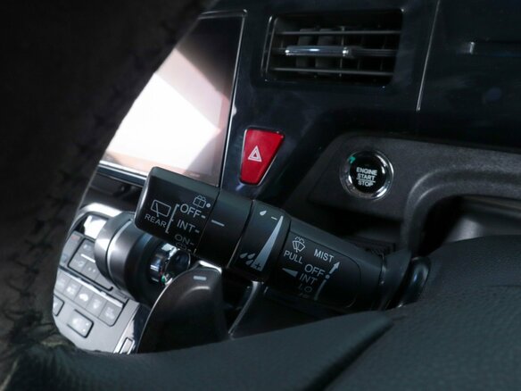2018 Honda Stepwgn V Рестайлинг, белый, 2579000 рублей - вид 13