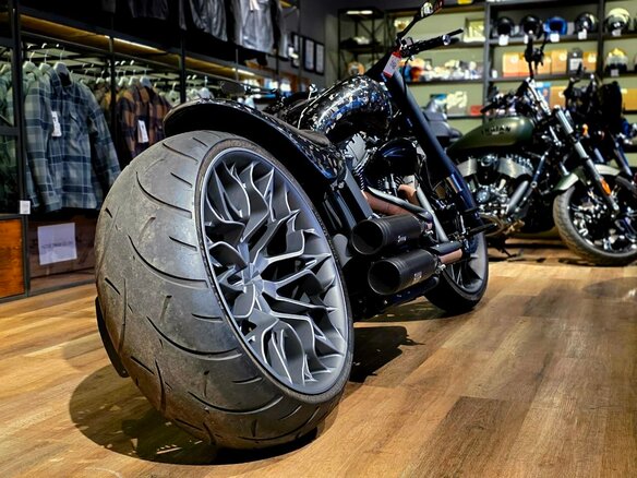 2012 Harley-Davidson Fat Boy, чёрный, 3700000 рублей - вид 2