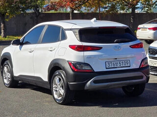 2022 Hyundai Kona I Рестайлинг, белый, 1678000 рублей, вид 4