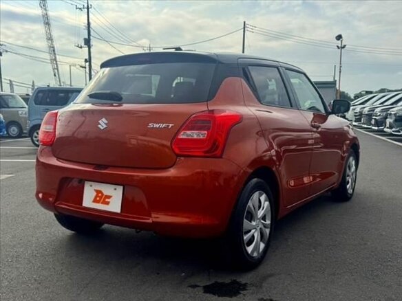 2022 Suzuki Swift V Рестайлинг, оранжевый, 750325 рублей - вид 7