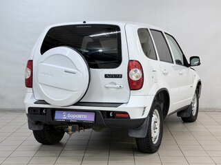 2018 Chevrolet Niva I Рестайлинг, белый, 650000 рублей, вид 4