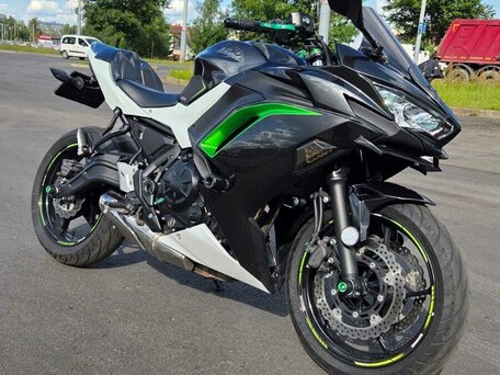 2021 Kawasaki Ninja 650, чёрный, 597446 рублей, вид 2