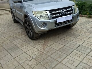 2011 Mitsubishi Pajero IV Рестайлинг 1, серебристый, 1600000 рублей, вид 4