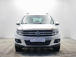 2016 Volkswagen Tiguan I Рестайлинг, серебристый, 1450000 рублей, вид 2
