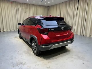 2023 Toyota Yaris L X XP150 Рестайлинг, красный, 1067000 рублей, вид 5