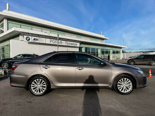 2015 Toyota Camry VII (XV50) Рестайлинг, серый, 1868000 рублей, вид 4