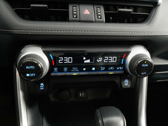 2021 Toyota RAV4 V (XA50), белый, 3240000 рублей - вид 13