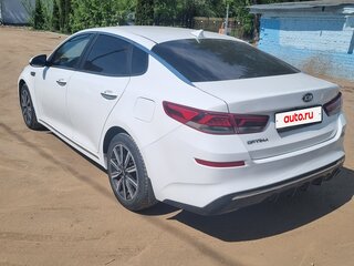 2019 Kia Optima IV Рестайлинг, белый, 1210000 рублей, вид 4