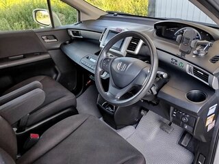 2014 Honda Freed I Рестайлинг 2, серебристый, 1195000 рублей, вид 5