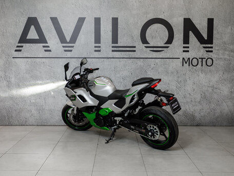 2025 Kawasaki Ninja 7, зелёный, 835000 рублей, вид 4