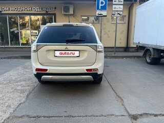 2014 Mitsubishi Outlander III, белый, 1299000 рублей, вид 3