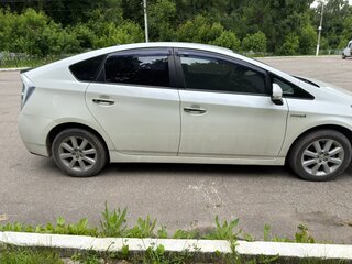 2010 Toyota Prius III (XW30), белый, 1380000 рублей, вид 2