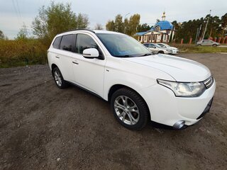 2014 Mitsubishi Outlander III, белый, 2000000 рублей, вид 1