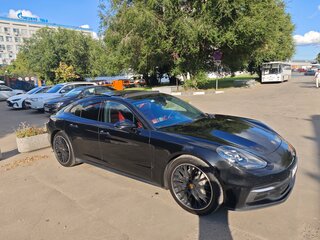2018 Porsche Panamera 4 II, чёрный, 4650000 рублей, вид 4