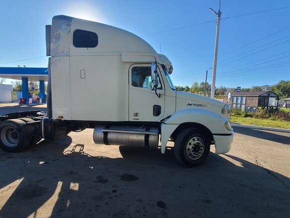 2004 Freightliner Columbia, белый, 1300000 рублей - вид 3