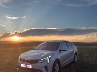 2021 Kia Rio IV Рестайлинг, серый, 1550000 рублей, вид 1