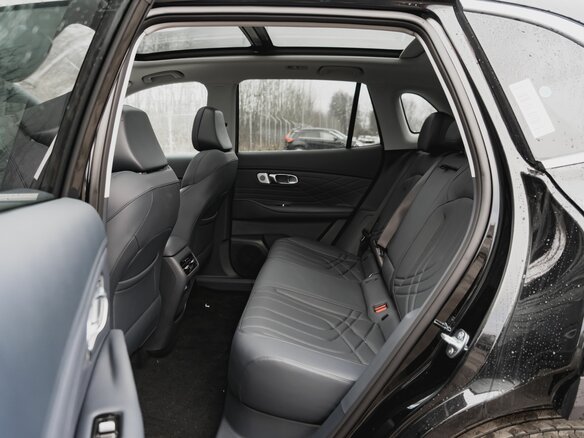 2026 Geely EX5 Гибрид EM-i, чёрный, 3935290 рублей - вид 27