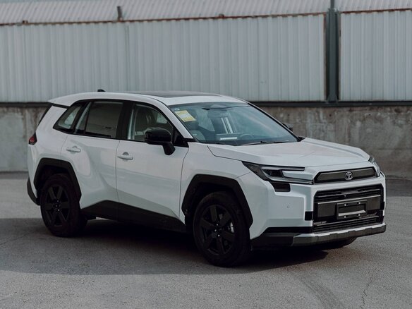 2026 Toyota RAV4 VI (XA60), белый - вид 2