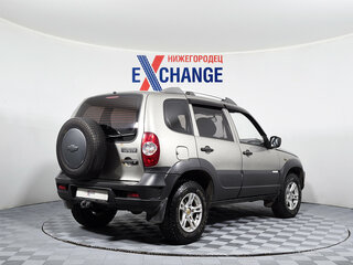 2011 Chevrolet Niva I Рестайлинг, серебристый, 348000 рублей, вид 2