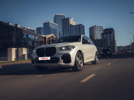 2020 BMW X5 M50d IV (G05/G18), белый, 7900000 рублей, вид 2
