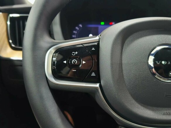2025 Volvo XC60 II Рестайлинг 2, красный, 6290000 рублей - вид 15