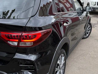 2021 Kia Rio X IV Рестайлинг, чёрный, 1700000 рублей, вид 4