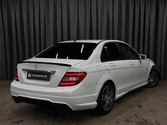 2011 Mercedes-Benz C-Класс 180 BlueEFFICIENCY III (W204) Рестайлинг, белый - вид 3
