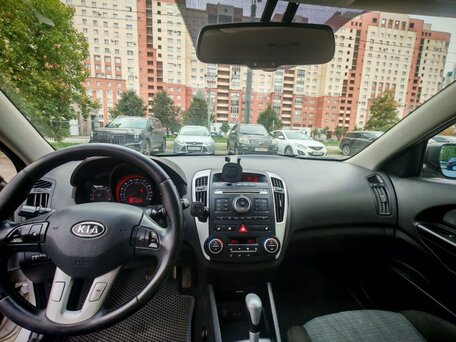 2010 Kia Ceed I Рестайлинг, серебристый, 630000 рублей, вид 5