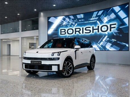 Lynk & Co 900