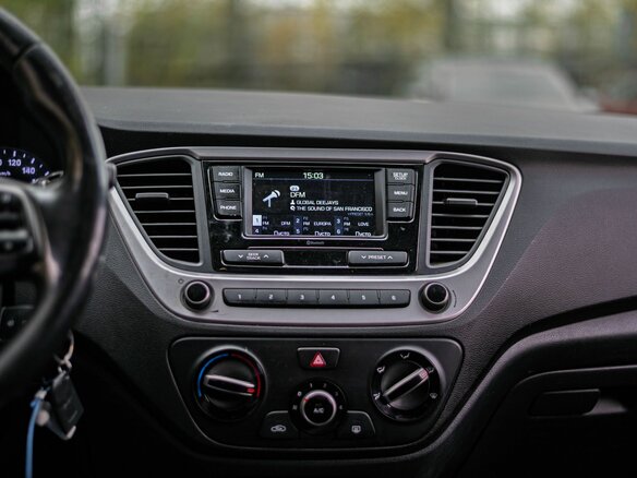 2017 Hyundai Solaris II, чёрный, 1044000 рублей - вид 6