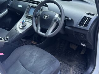 2012 Toyota Prius III Рестайлинг (XW30), белый, 900000 рублей, вид 2