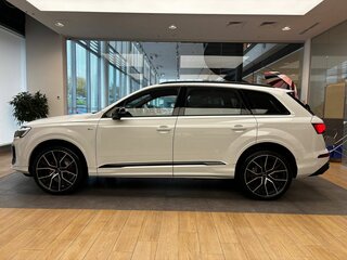 2025 Audi Q7 45 TFSI II (4M) Рестайлинг 2, белый, 11690000 рублей, вид 3