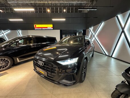 2019 Audi Q8 55 TFSI I (4M), чёрный, 5900000 рублей, вид 2
