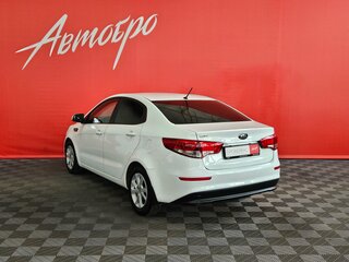 2016 Kia Rio III Рестайлинг, белый, 1049000 рублей, вид 3