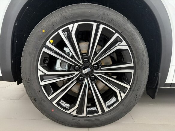 2026 Geely EX5 Гибрид EM-R, белый, 3829990 рублей - вид 11