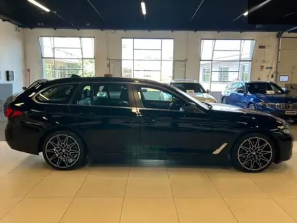 2023 BMW 5 серии 518d VII (G30/G31/G38) Рестайлинг, чёрный - вид 3
