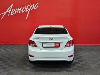 2013 Hyundai Solaris I, белый, 799000 рублей, вид 4