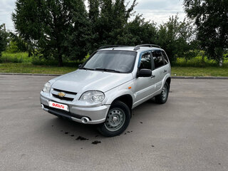 2009 Chevrolet Niva I Рестайлинг, серебристый, 330000 рублей, вид 1