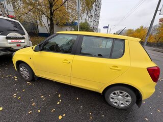 2012 Skoda Fabia II Рестайлинг, жёлтый, 355000 рублей, вид 3