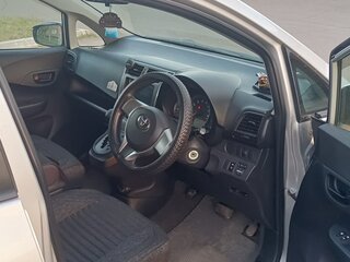 2010 Toyota Ractis II, серебристый, 680000 рублей, вид 4