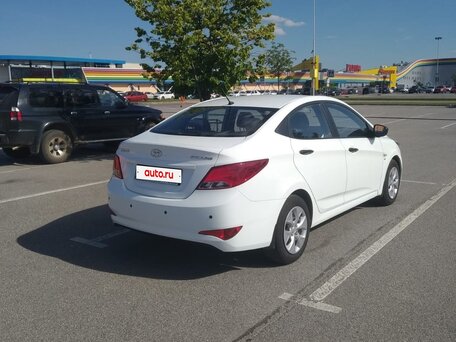 2015 Hyundai Solaris I Рестайлинг, белый, 700000 рублей, вид 5