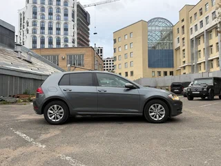 2019 Volkswagen Golf VII Рестайлинг, серый, 1540000 рублей, вид 3