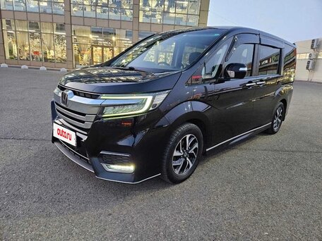 2017 Honda Stepwgn Spada V Рестайлинг, чёрный, 1890000 рублей, вид 3